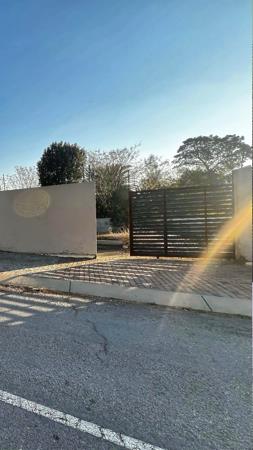 527 m² Land