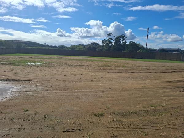 2 800 m² Land