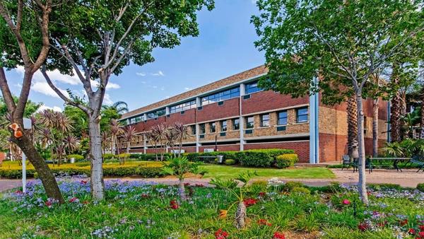 1 230 m² Commercial space