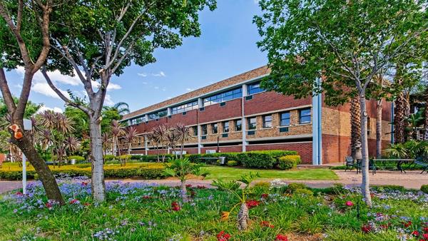 1 230 m² Commercial space