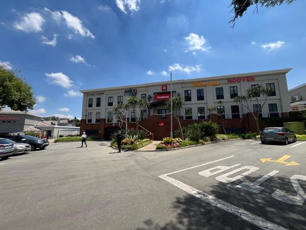 1 498 m² Commercial space