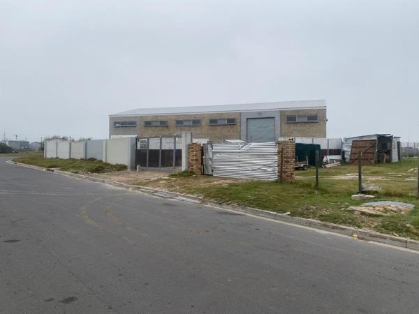 1 360 m² Land