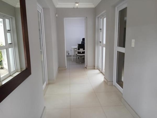 298 m² Office Space