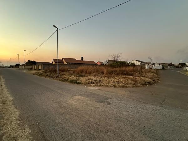 744 m² Land