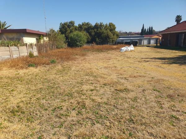 1 746 m² Land