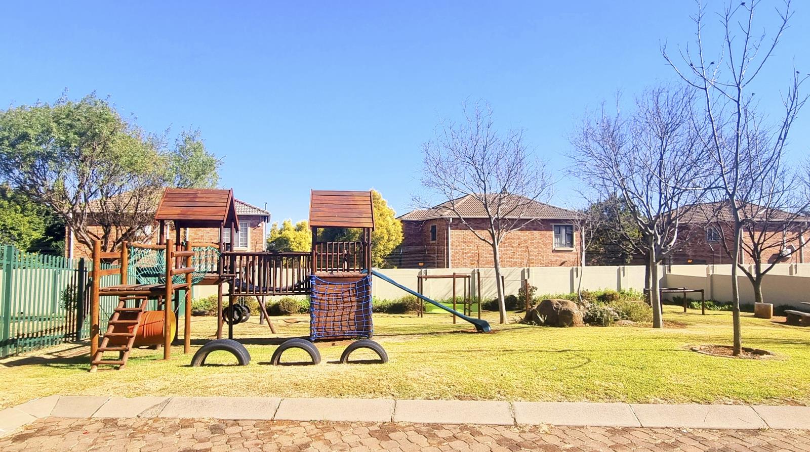 6 500 m² Land available in Kyalami Hills