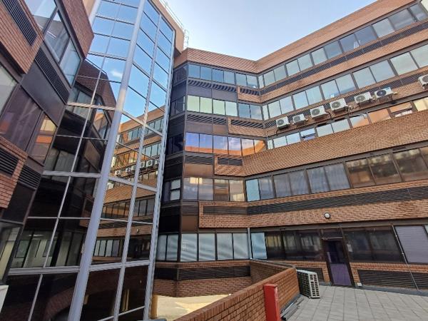1 041 m² Commercial space