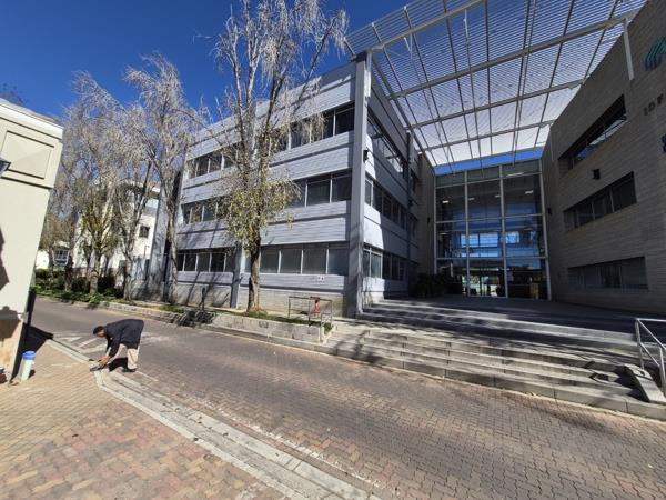 936 m² Commercial space