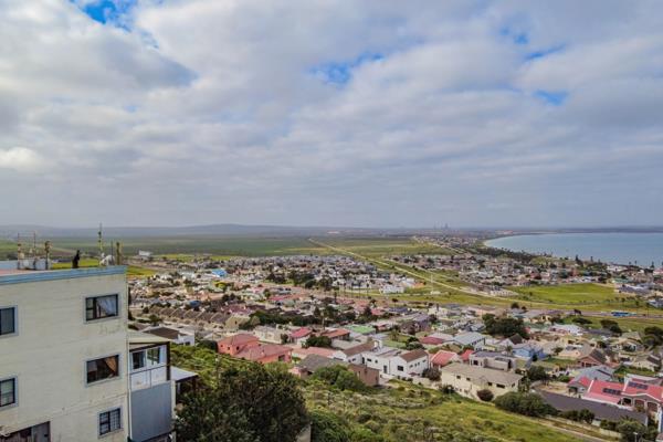 1 033 m² Land