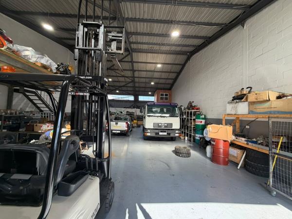 230 m² Industrial space
