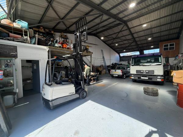 230 m² Industrial space
