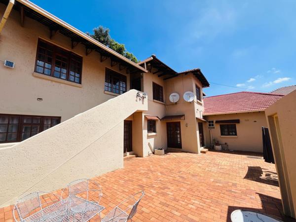 10 Bedroom House