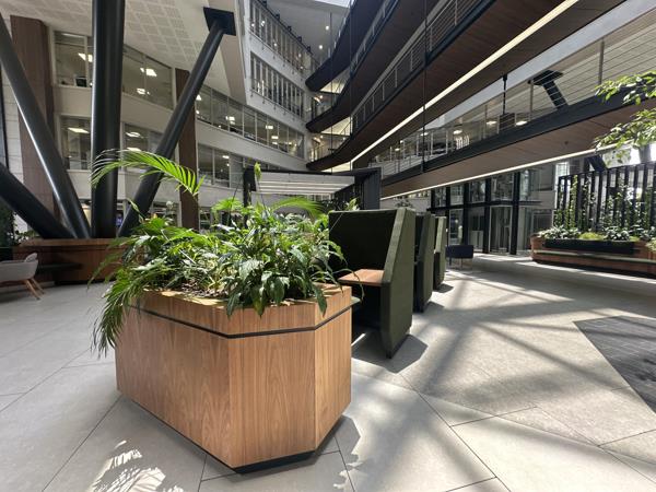 834 m² Commercial space