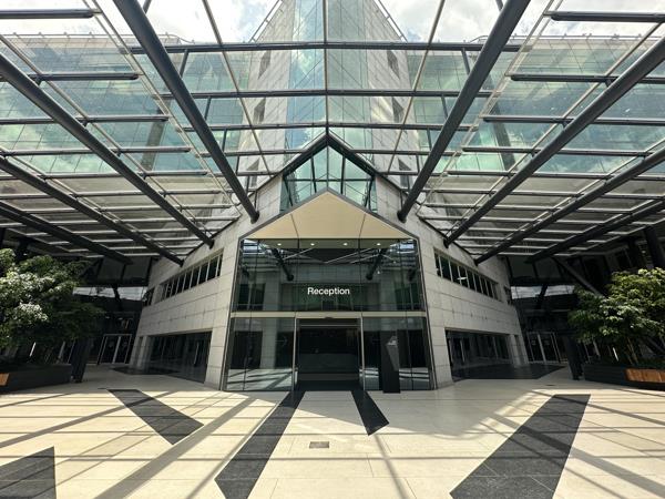 835 m² Commercial space