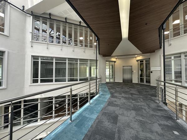 736 m² Commercial space