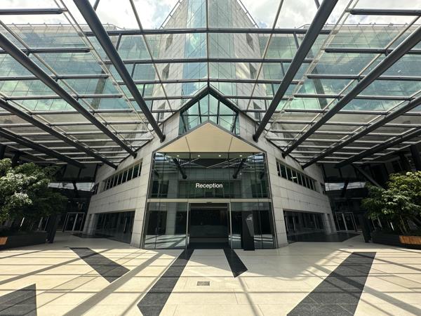 735 m² Commercial space