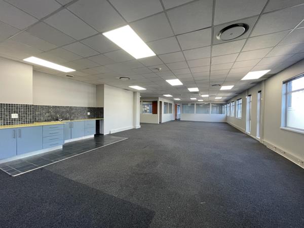 325 m² Commercial space