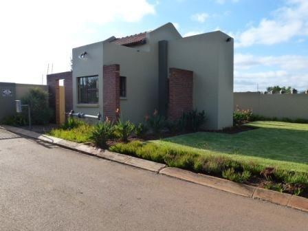 3 000 m² Land