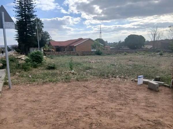 825 m² Land