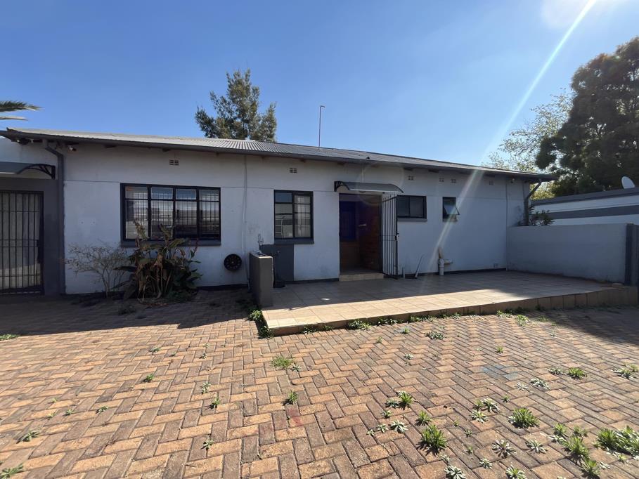 991 m² Commercial space