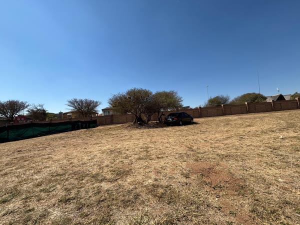 687 m² Land