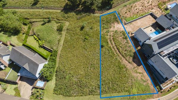 925 m² Land
