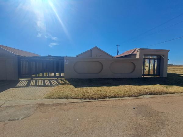 6 Bedroom House