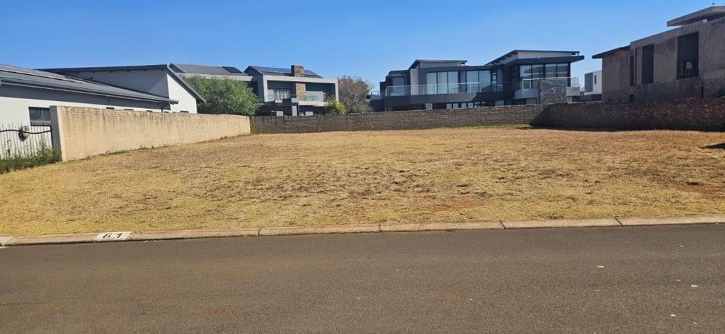 1 015 m² Land