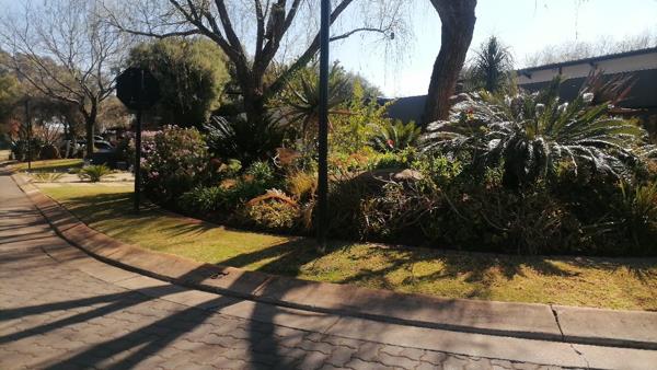 1 015 m² Land