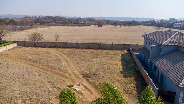 897 m² Land