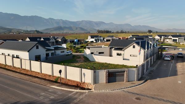 394 m² Land