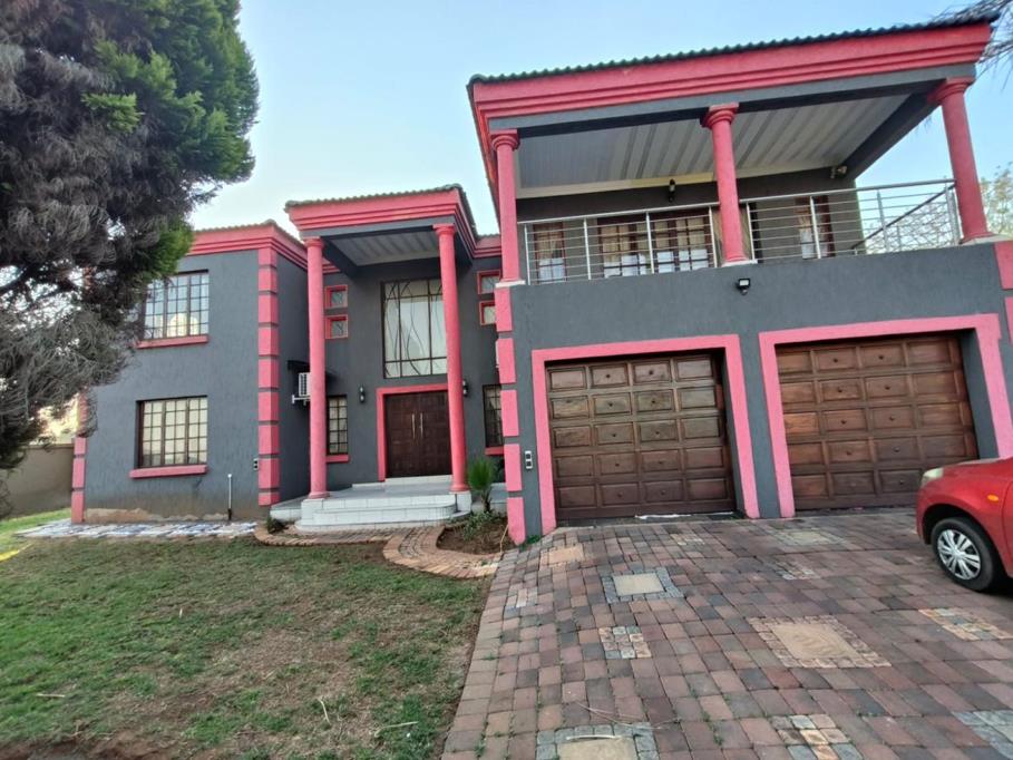 6 Bedroom House