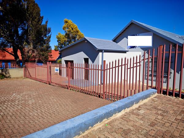 329 m² Office Space