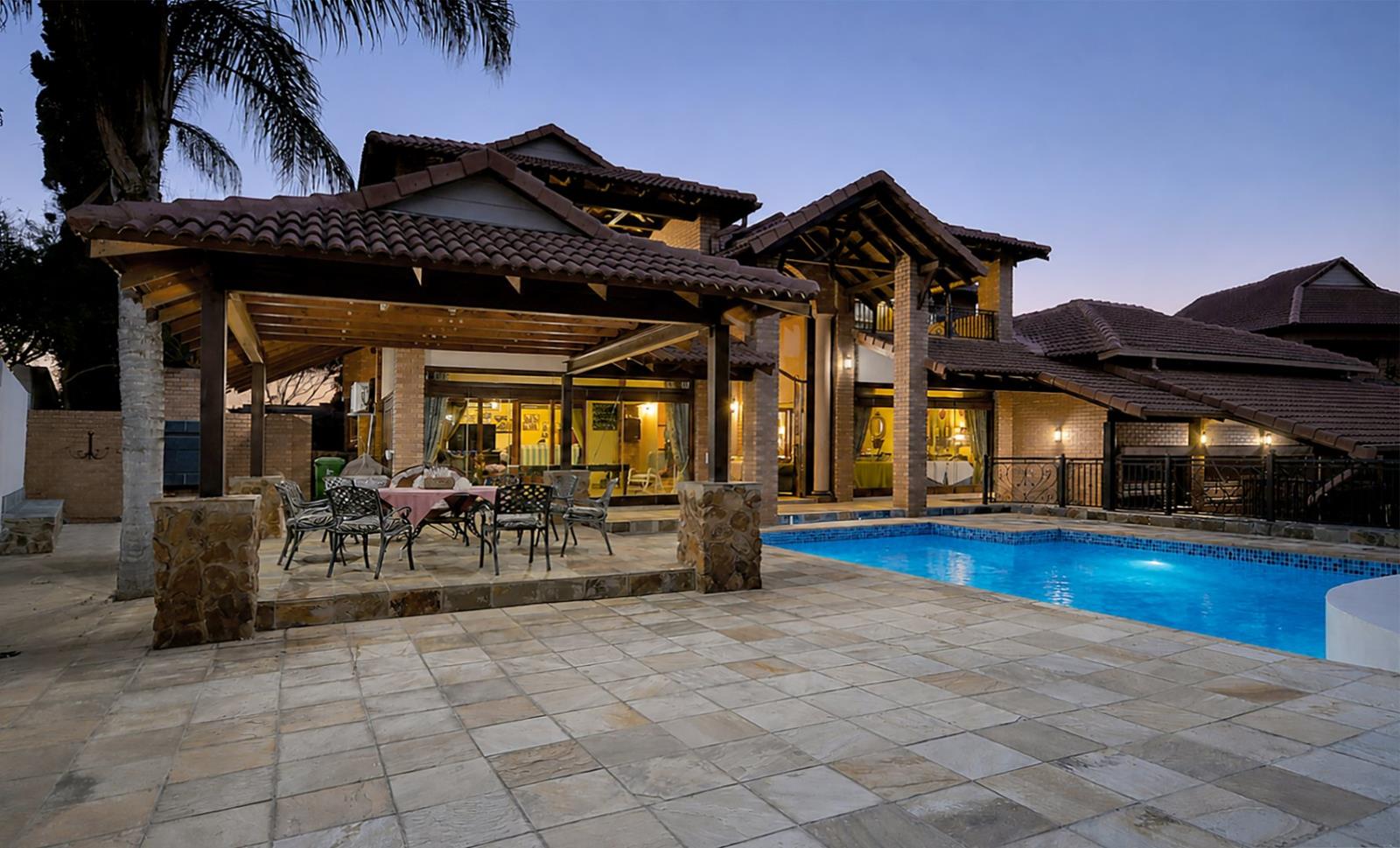 4 Bedroom House in Zwavelpoort AH