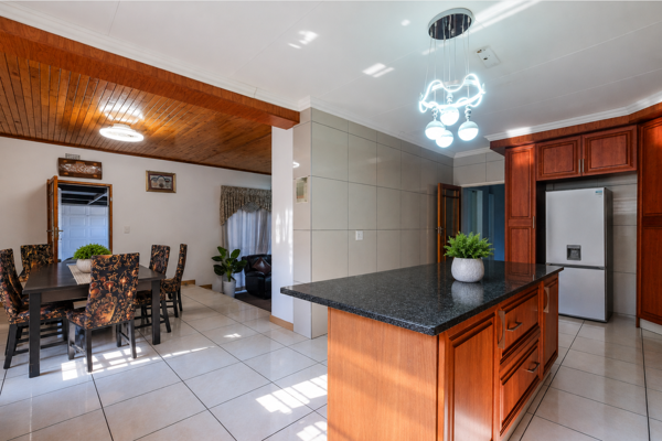 6 Bedroom House