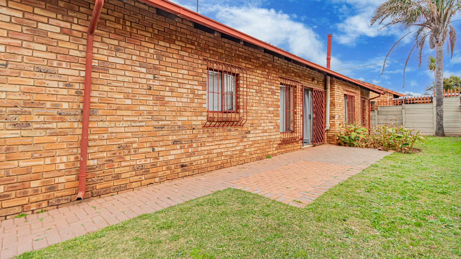 2 Bedroom House in Grobler Park