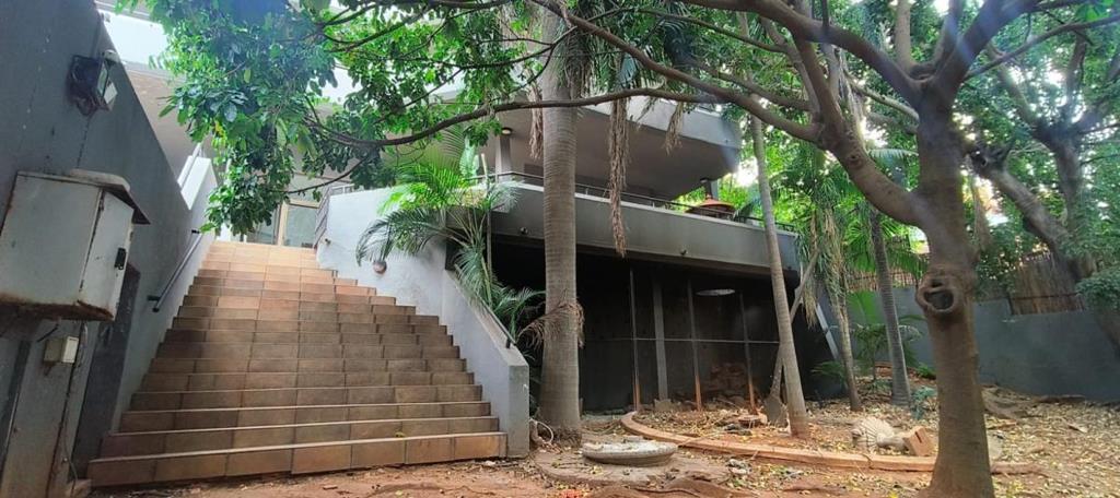 10 Bedroom House