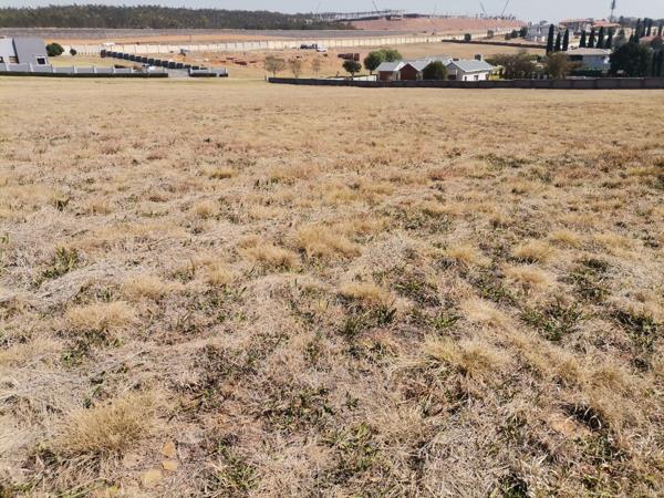 8 725 m² Land