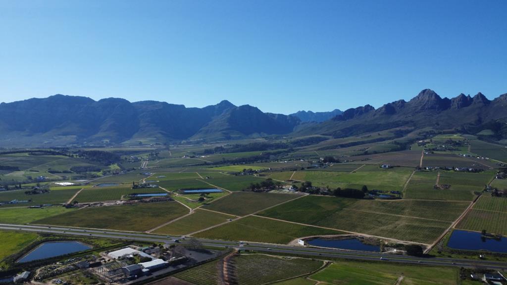 64 ha Commercial Farm