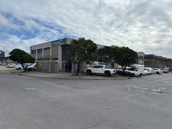 912 m² Industrial space