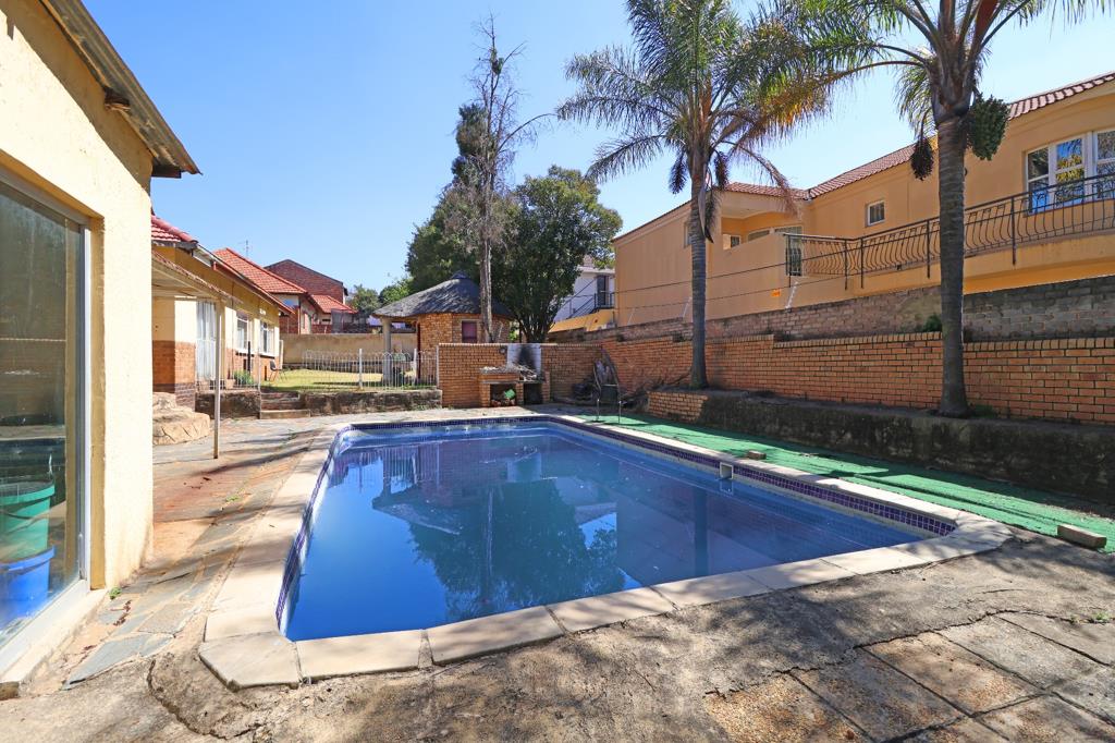 6 Bedroom House