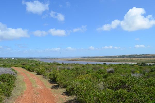 300 m² Land
