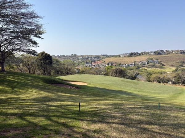 1 050 m² Land