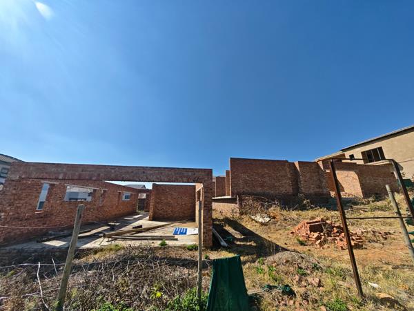 1 080 m² Land
