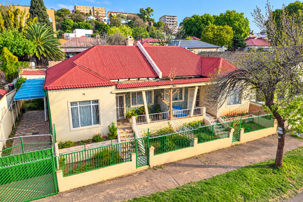6 Bedroom House