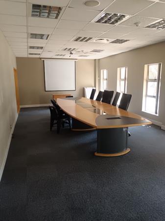 1 350 m² Commercial space