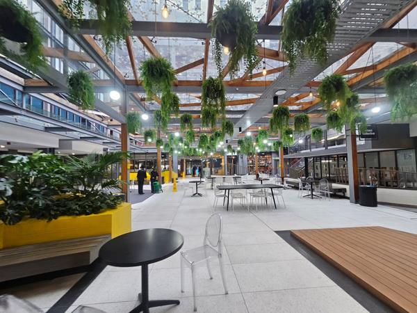 703 m² Commercial space