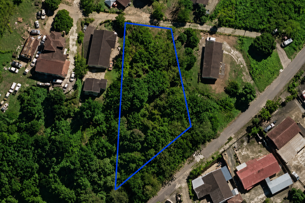 1 885 m² Land