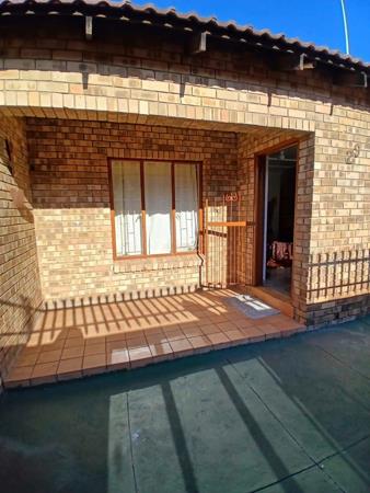 Townhouse in Penina Park