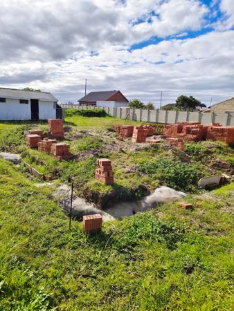 745 m² Land